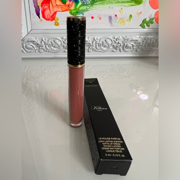 Kilian liquid lipstick, Ultra Matte Nude in color 368 - Picture 2 of 7